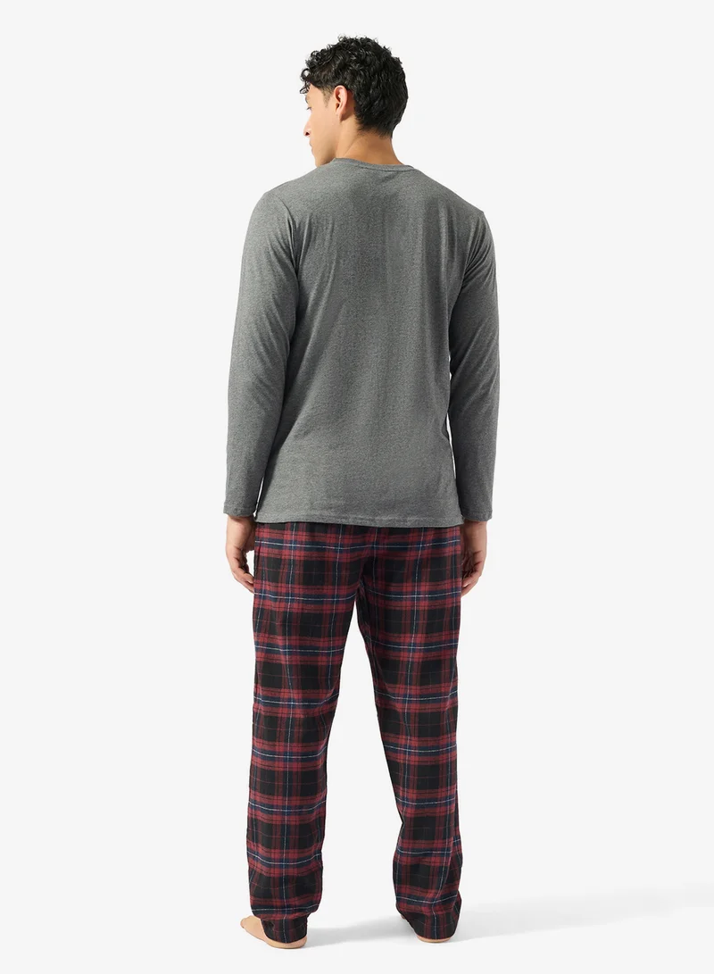 روبرت وود طقم تي شيرت وبنطلون بقصة عادية